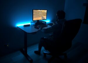 oswietlenie ledowe w biurku gamingowym
