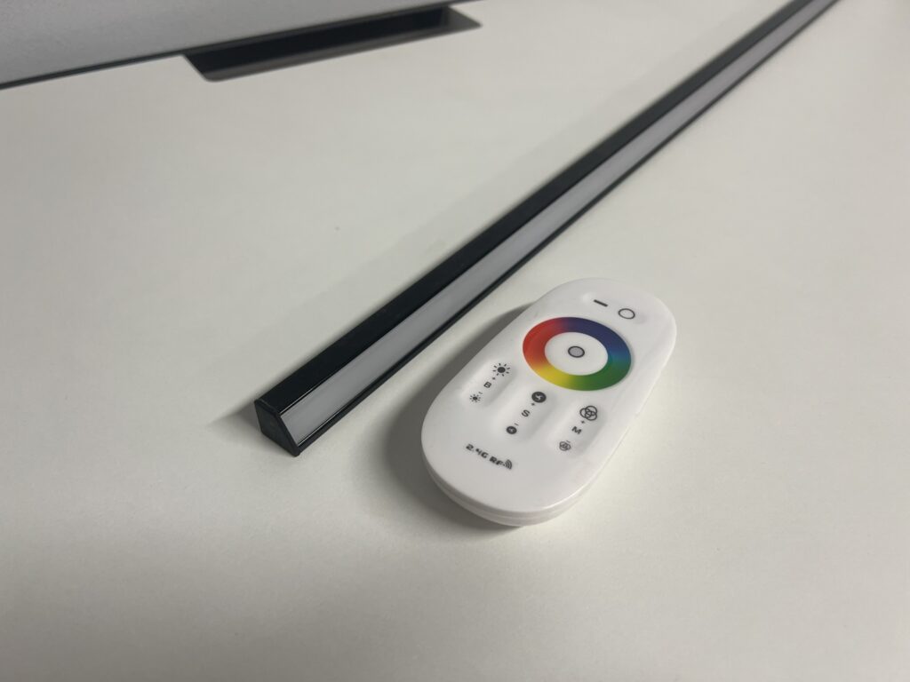 Pełna moc i styl – RGB w wersji premium zamknięte w ochronnej listwie dla elitarnych stanowisk.